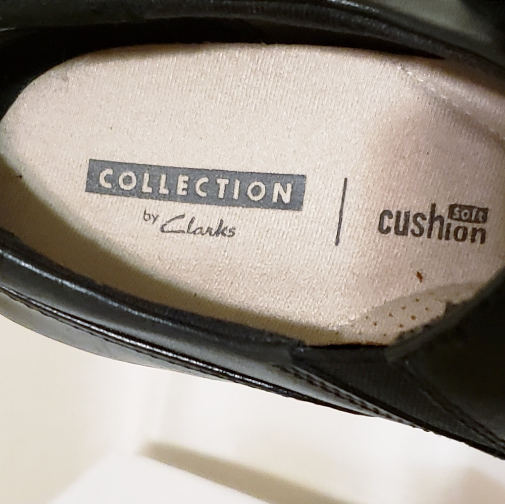 Clarks Collection Black Leather Flats Loafers Button 7M Like New - Picture 8 of 8